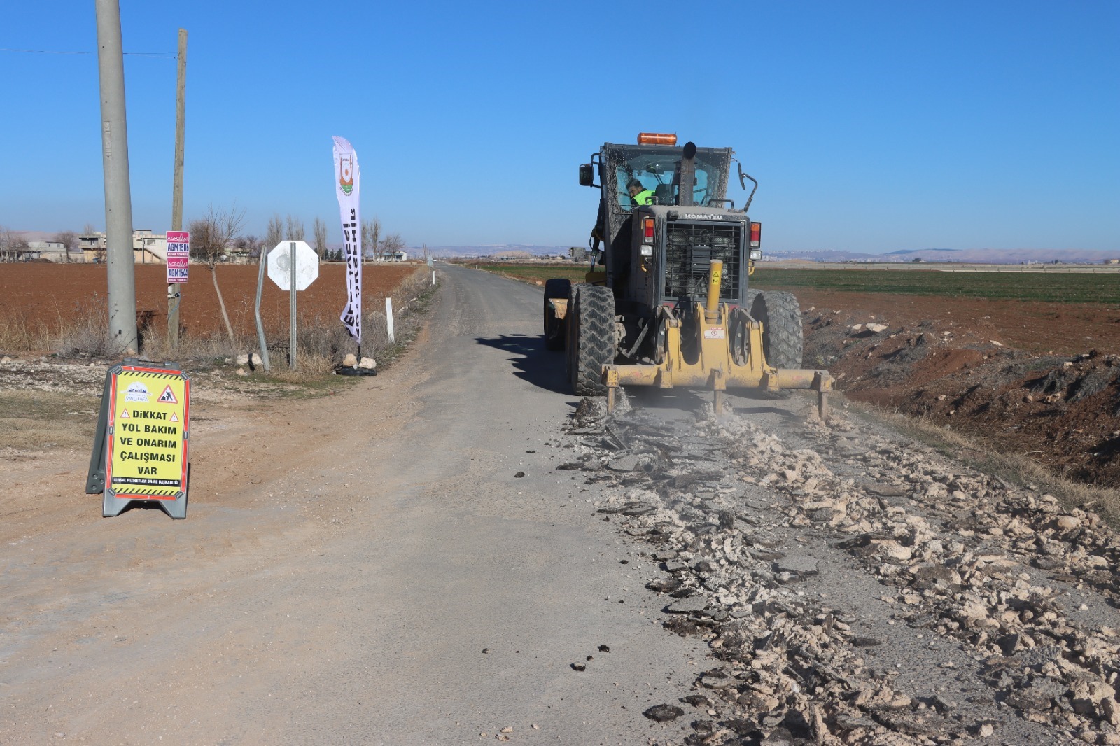 Yardımcı ı̇le harran arası grup yolu ı̇çı̇n çalışmalar hızla devam edı̇yor