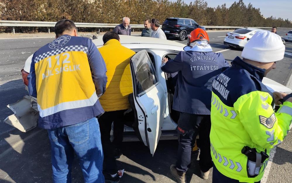 Şanlıurfa'da otomobiller çarpıştı