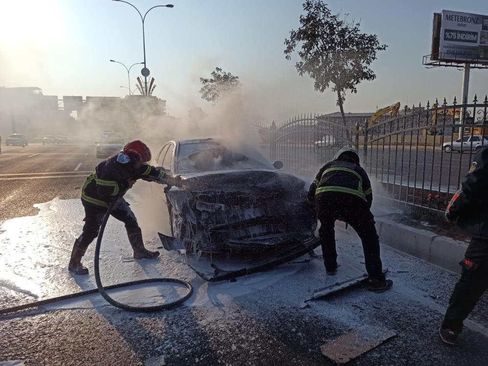 Şanlıurfa’da zincirleme kaza!Araç alev topuna döndü