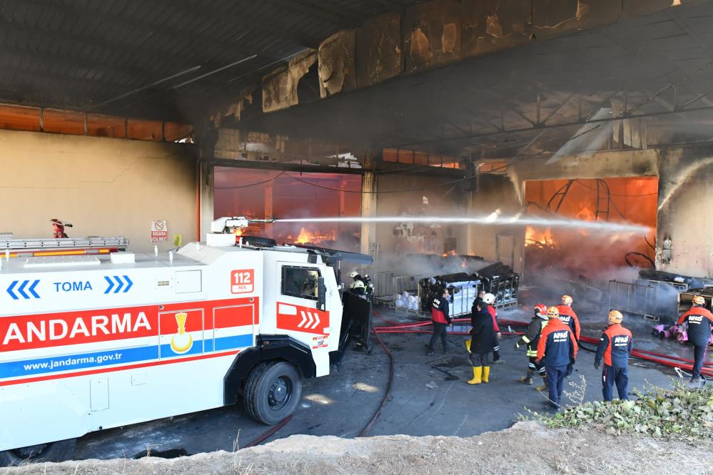 Şanlıurfa'da Tekstil fabrikasında yangın kontrol altına alındı