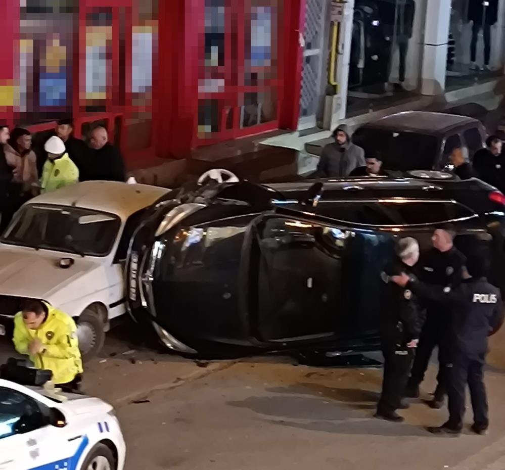 Şanlıurfa'da kaza yapan otomobil yan yattı