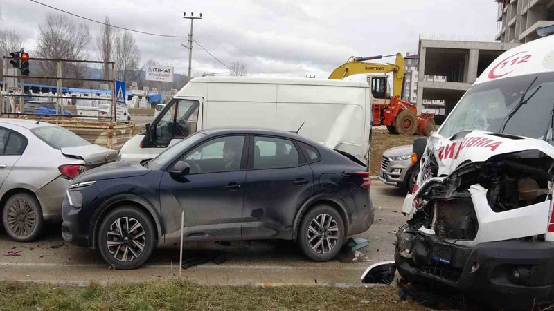 Kastamonu'da 7 araç birbirine girdi: 1 yaralı